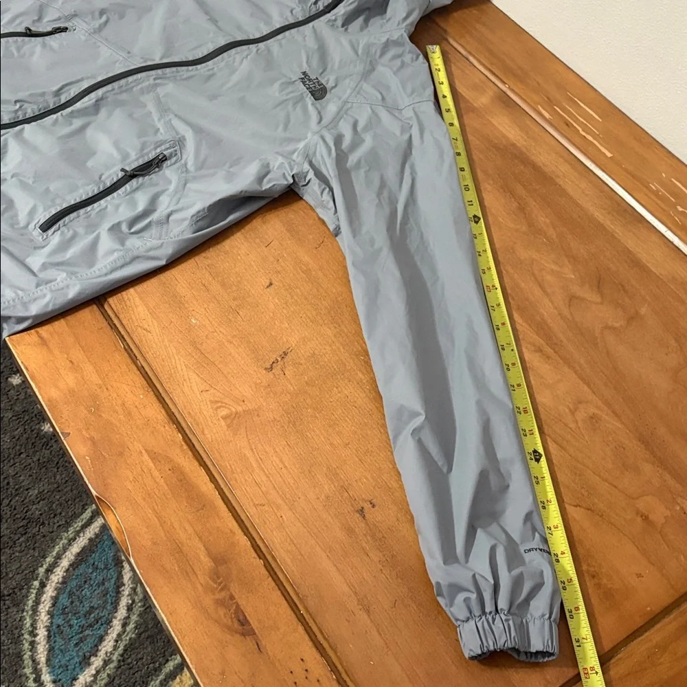 The North Face Nylon Light Gray Windbreaker Size Small